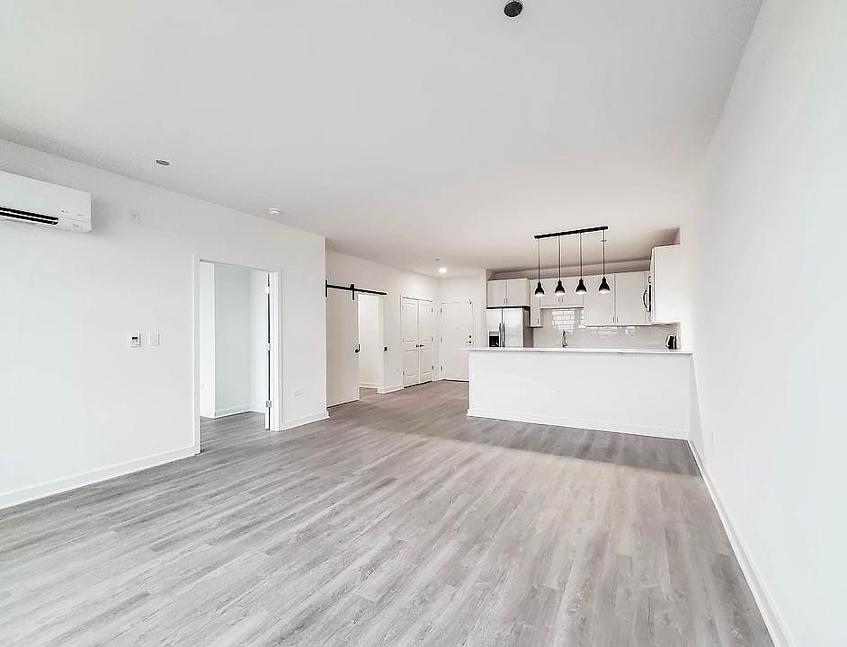 1st image of 4723 N Wolcott Ave #327