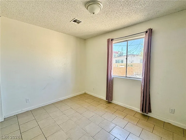 3717 Lillis Ave #B — Photo 7
