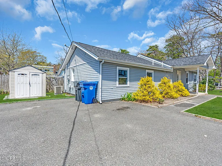 351 Hulse Ave — Photo 17