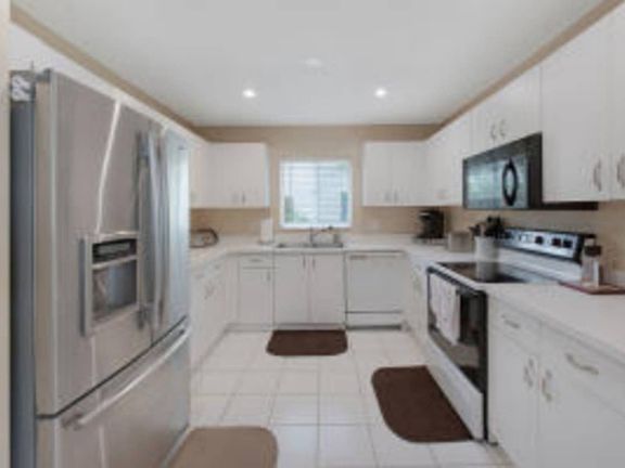 3rd image of 9876 Holly Hill Dr