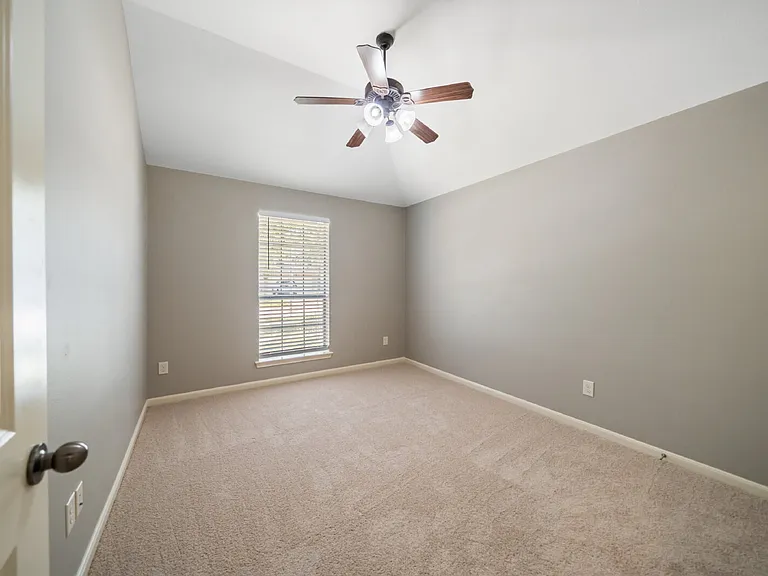 2818 Red Maple Dr — Photo 13