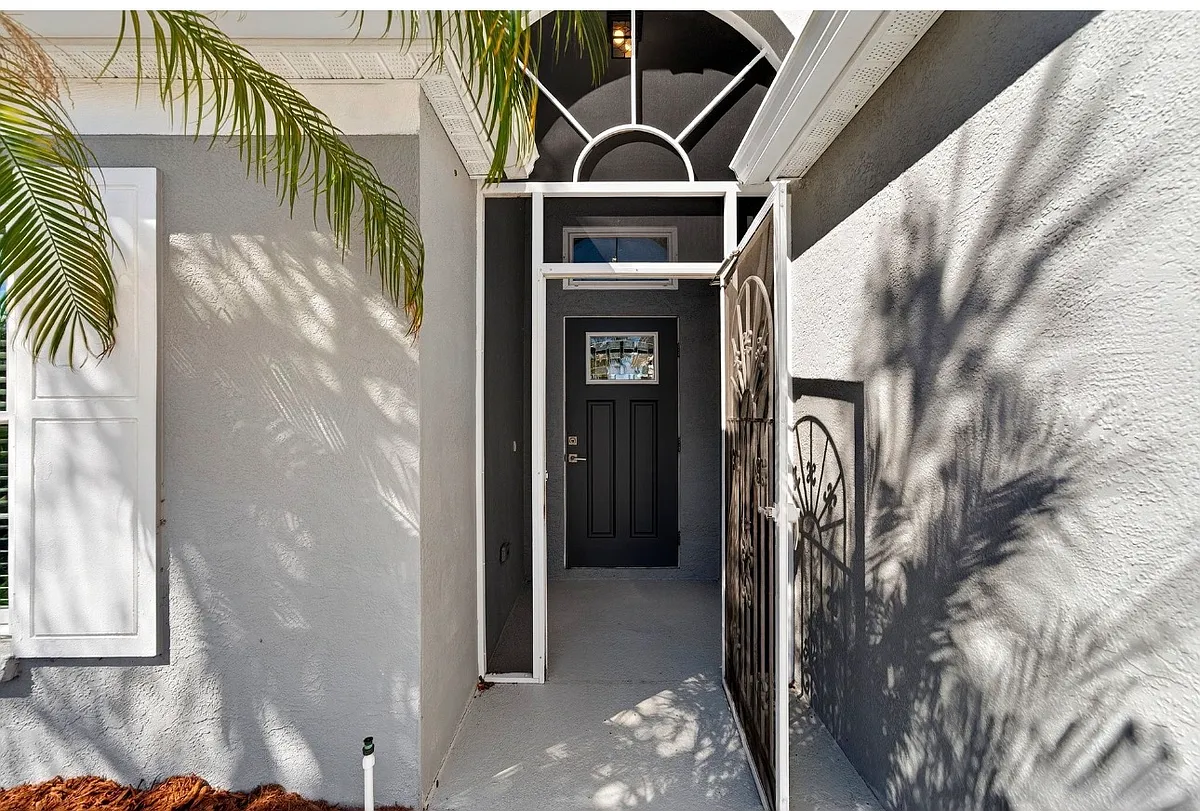 Building Photo - 4444 Sanibel Way