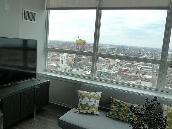 2nd image of 626 W Jackson Blvd #803