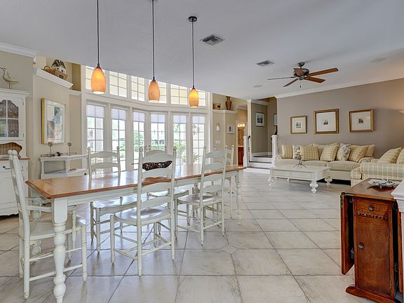 4th image of 121 Palmetto Ln