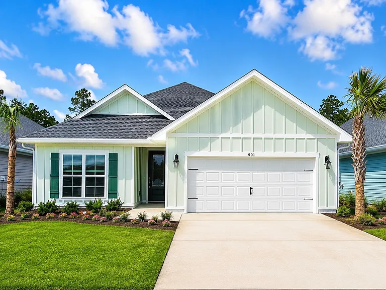 Beautiful 4BR/3B Home with Beautiful Front Lake View & Spacious Layout
