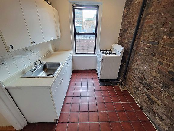 5th image of 647 W 169th St #6A