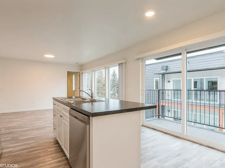 126 E Evergreen Dr #105 — Photo 3