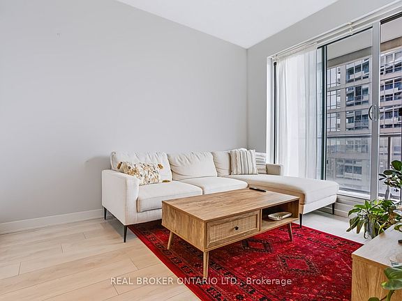 3rd image of 2221 Yonge St #4207