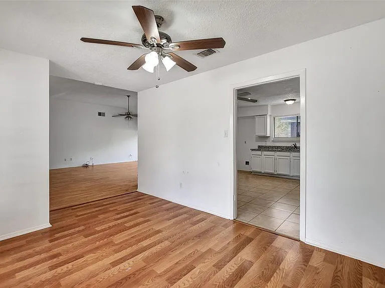 1311 Oak Hollow Dr — Photo 8
