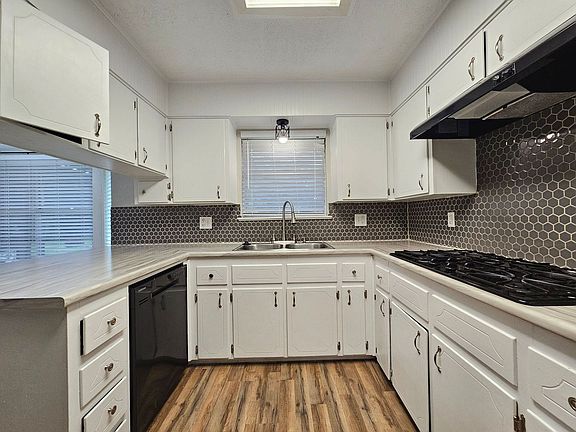 3rd image of 2301 Zinnia Ct