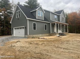 204 Royal Coachman Dr, Amsterdam, NY 12010