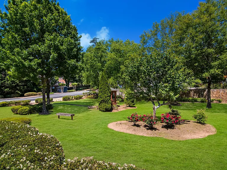 Dunwoody Pointe — Photo 14