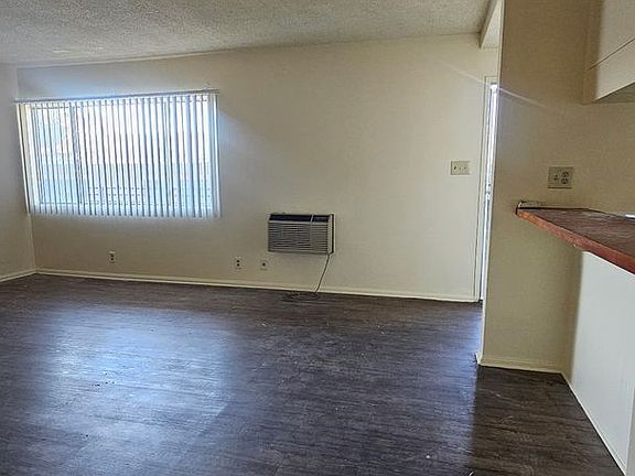 2nd image of 10515-19 Western Ave #7