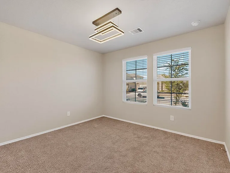 218 Sickle Loop — Photo 17