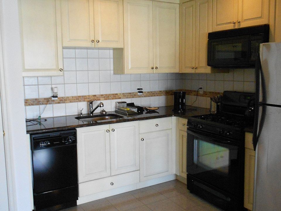1st image of 31 Norfolk Dr E