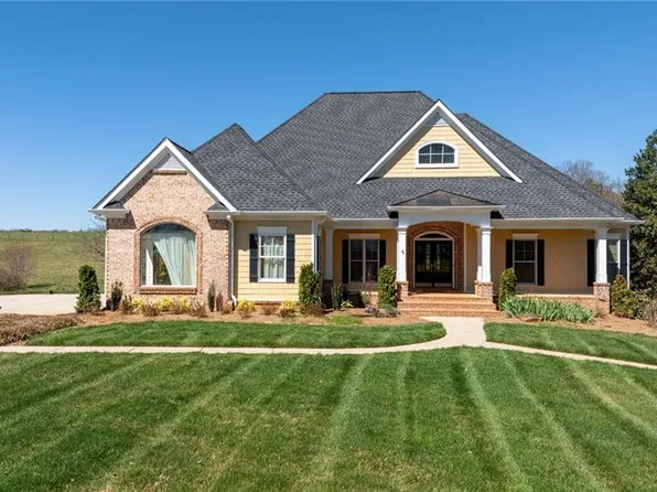 8691 Forrester Rd, Lula, GA 30554
