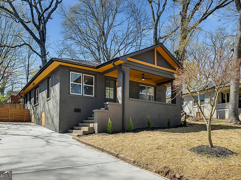 936 Byron Dr SW — Photo 1