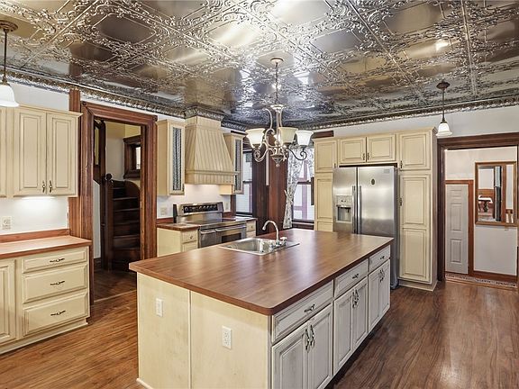 17th image of 160 Cuyler St