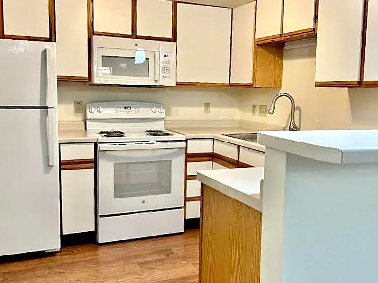 Stone Creek Apartments — Photo 15
