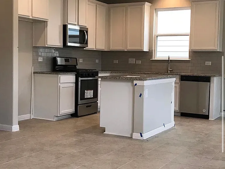 10605 Sentinel Dr — Photo 3