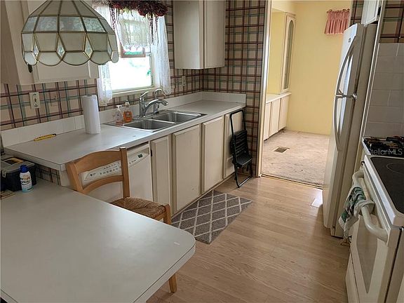 2nd image of 610 49th Avenue Dr W