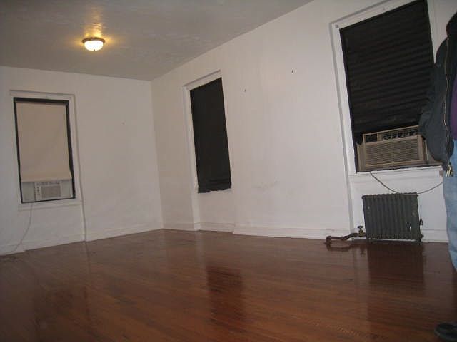 2nd image of 2135 35th St #5H