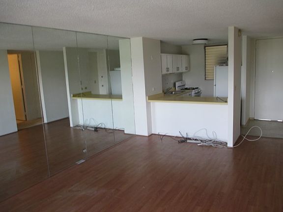3rd image of 949 Ala Nanala St APT 702