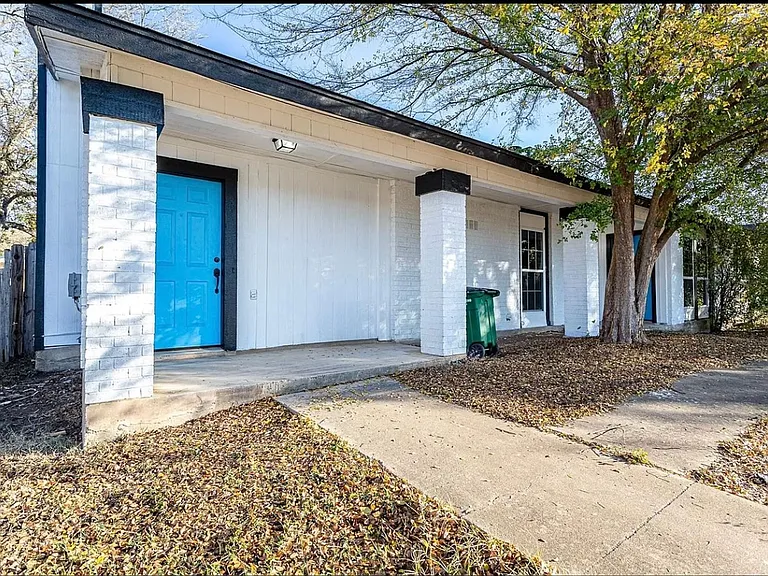 4900 E Stassney Ln — Photo 1
