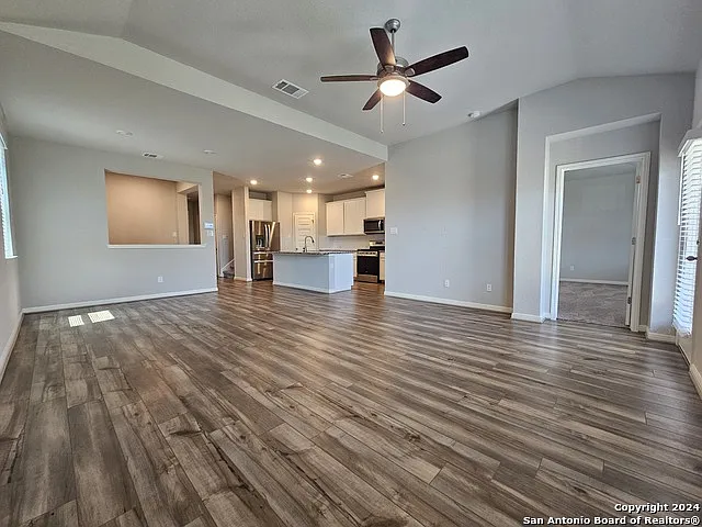 4 bed, 3.0 bath, 2781 sqft, $2,650 — Photo 2