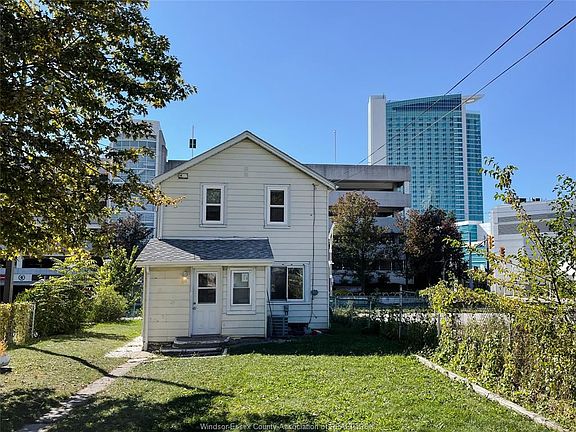 2nd image of 238 Glengarry Ave