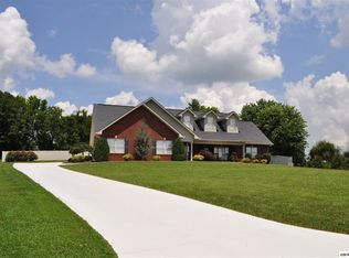 1415 Instrumental Ave, Sevierville, TN 37876
