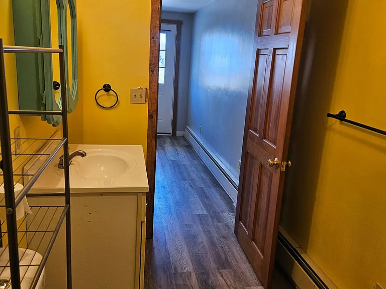 310 Park St #B — Photo 9