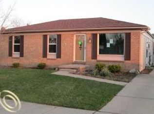 25384 Rose St, Chesterfield, MI 48051