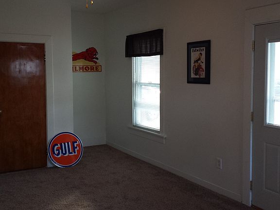 5th image of 4211 Farnham Ave