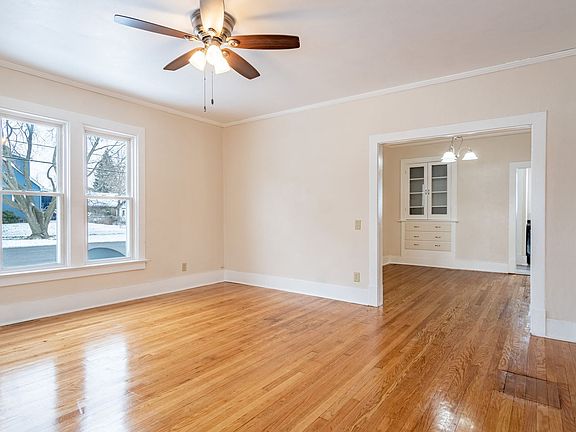 5th image of 1037 Caswell St