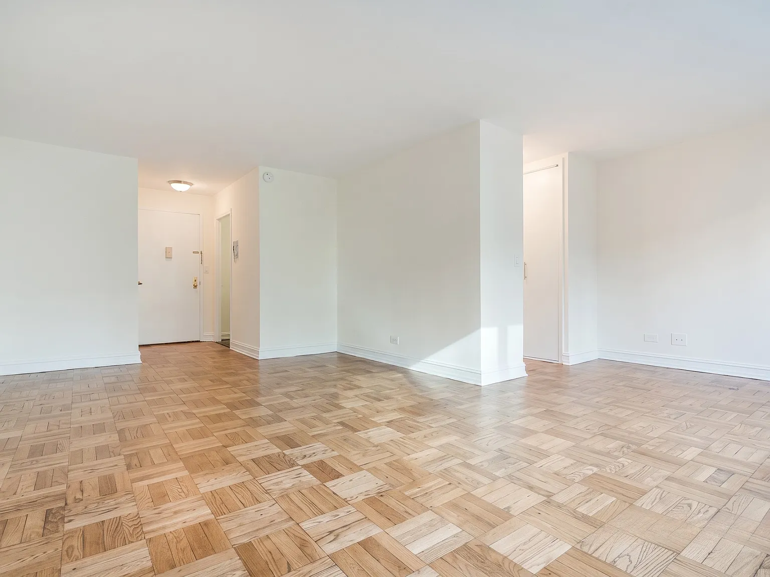 888 Eighth Avenue — Photo 3