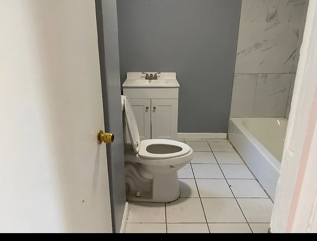 3 bed, 1300 sqft, $2,100 — Photo 4