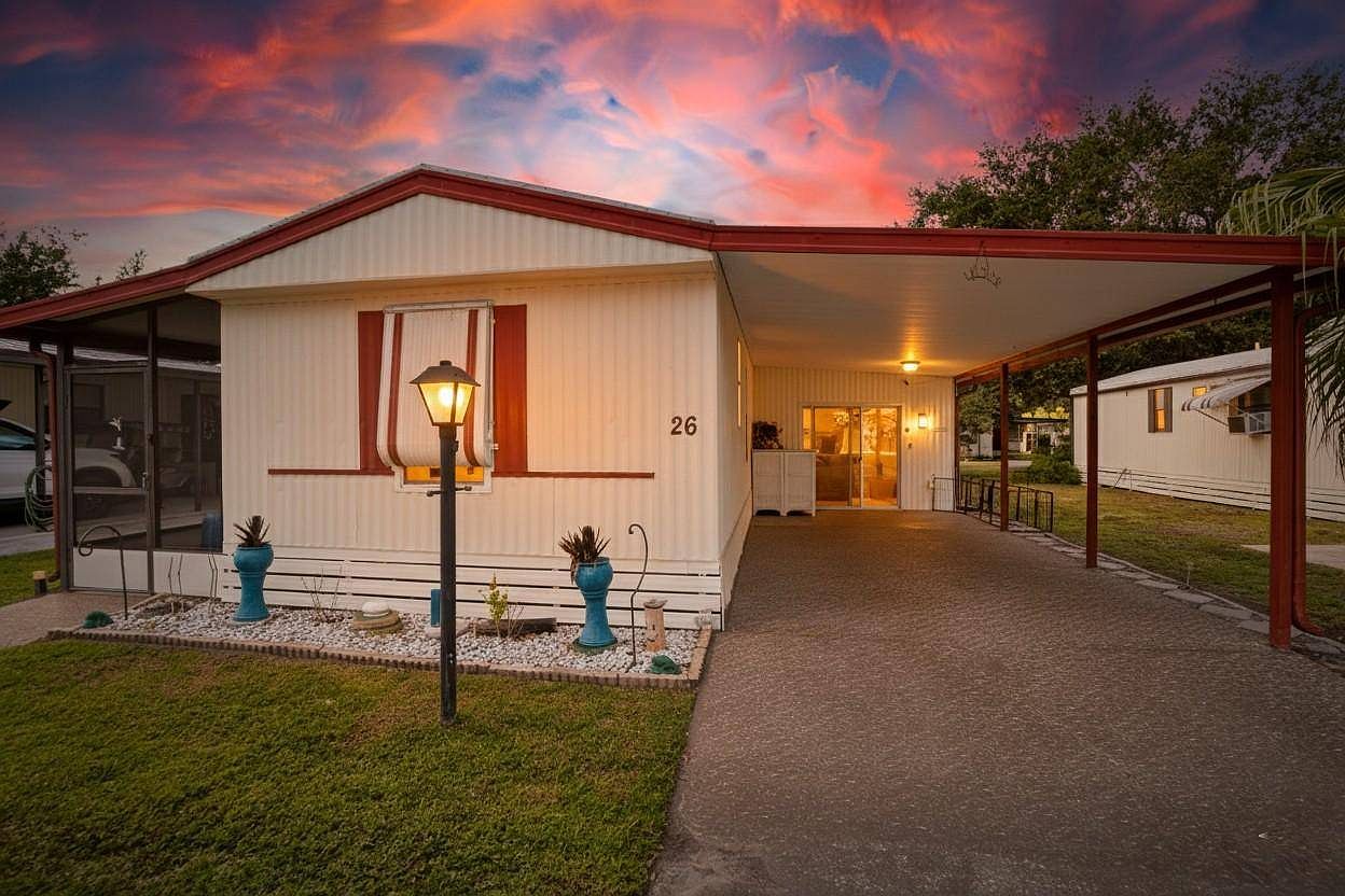 26 Leisure Dr