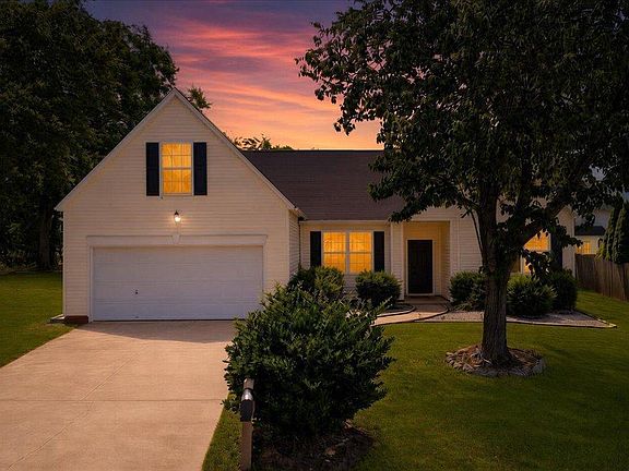 3rd image of 8 Peach Grove Pl