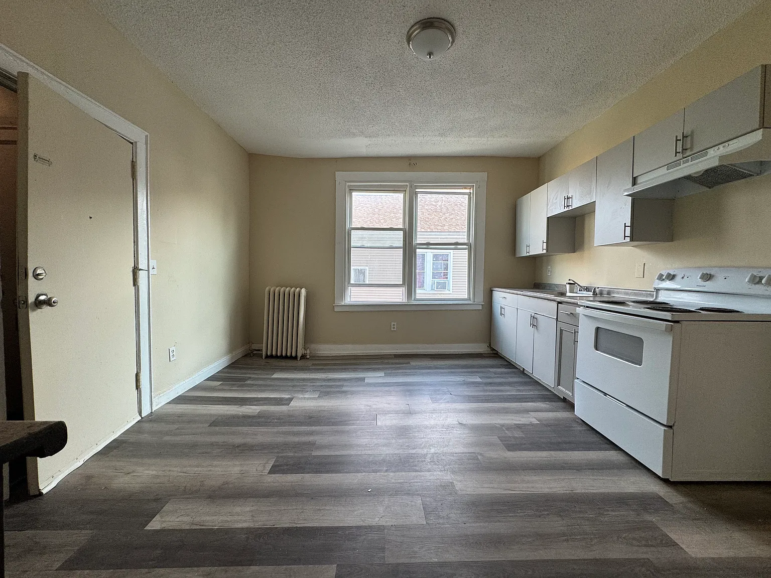 4 bed, 1200 sqft, $1,895 — Photo 4