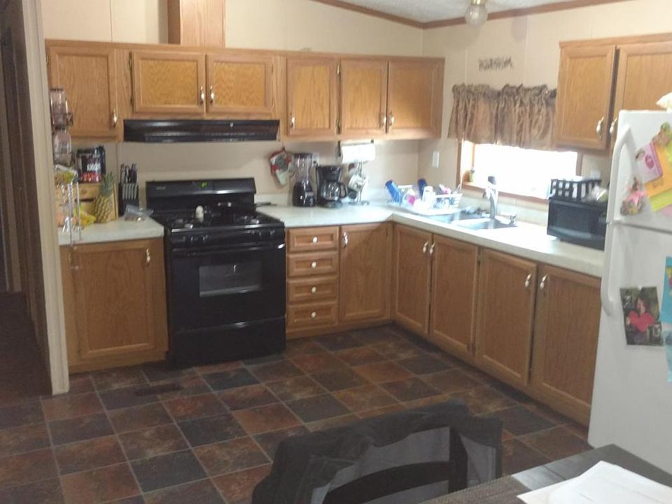 2nd image of 475 N Maple Island Rd
