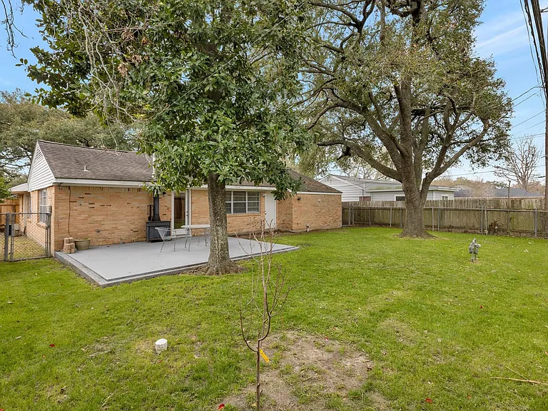 4750 Sanford Rd — Photo 13