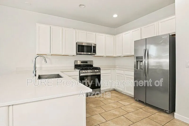 5 bed, 3.0 bath, 1950 sqft, $2,395 — Photo 3
