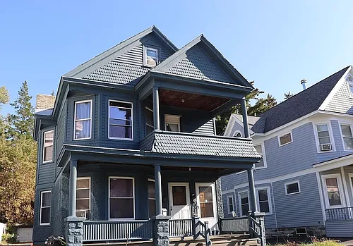 826-28 Hampton Ave #2 Photo 1