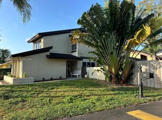 8320 SW 39th Ct, Fort Lauderdale, FL 33328