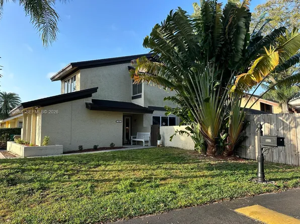 8320 SW 39th Ct, Fort Lauderdale, FL 33328