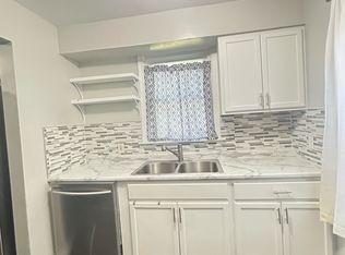 8825 S Kenwood Ave, Chicago, IL 60619