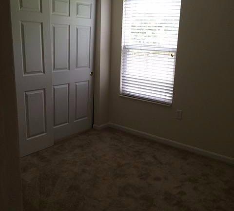 2nd image of 1019 Canterbury Ln