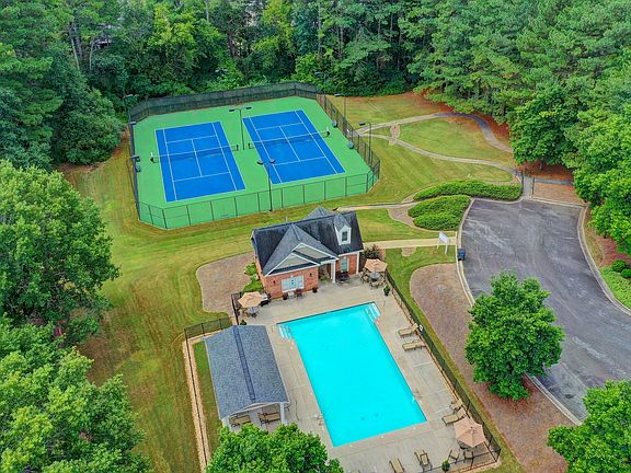 2nd image of 365 Powers Court Ave