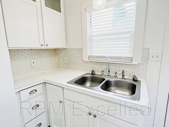 5th image of 1526 Steele Ave